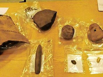 Die Ausgrabungen f&ouml;rderten zahlreiche Fundst&uuml;cke zutage. Fotos: privat