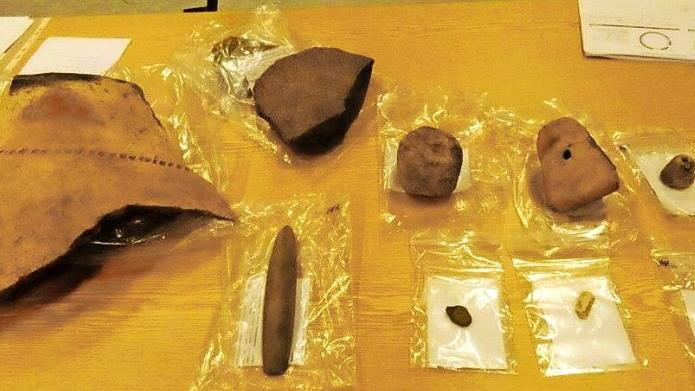 Die Ausgrabungen f&ouml;rderten zahlreiche Fundst&uuml;cke zutage. Fotos: privat