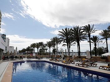 Palma: Deutscher Urlauber auf Mallorca bei Sturz vom Hotel gestorben