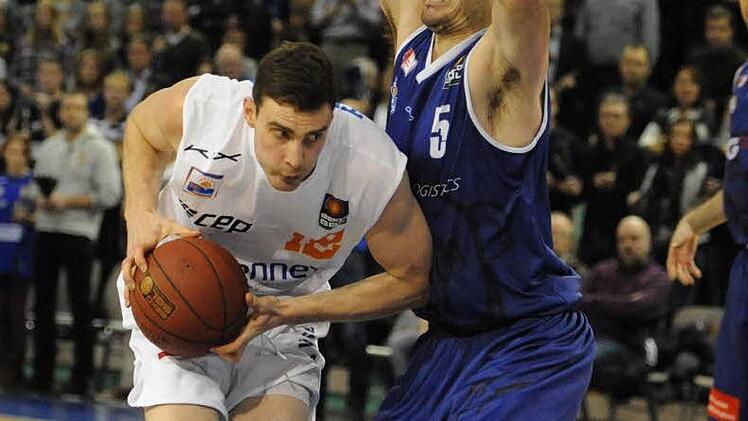 Joe Trapani (links) wird von Keith Waleszkowski geblockt.