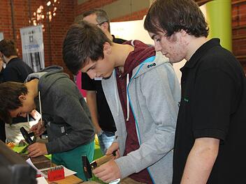 Bei der Ausbildungsmesse gab es für Schüler aus Kronach und Umgebung viel zu entdecken.  Fotos: Veronika Schadeck