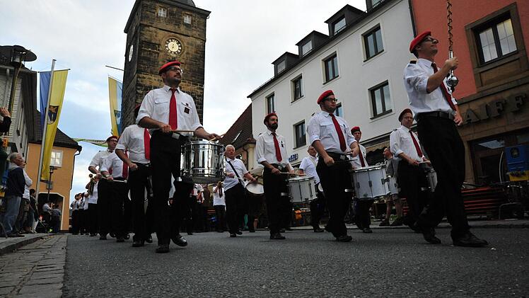 Tradition: Was wäre der Korbmarktauftakt ohne den Fanfarenzug Lichtenfels... Foto: Till Mayer