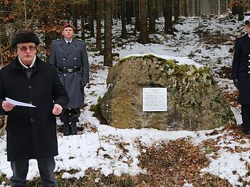 Erich Reidinger hält die Gedenkansprache. Foto: Gerd Schaar