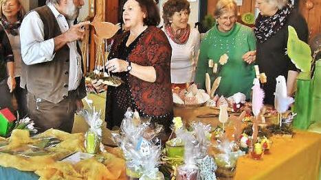 Einen Fr&uuml;hlings- und Osterbasar richten die "Montagsbastler" am Faschingssonntag im Kreuzberg-Gemeindezentrum in Altenkunstadt aus. Dazu gibt's Wei&szlig;w&uuml;rste, Brezen und Wei&szlig;bier. Foto: Bernd Kleinert