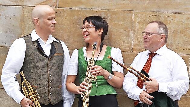 Das Trio &bdquo;Vita Sonante&ldquo; spielt Alphorn, Doppelhorn, Trompeten, Saxofon, Gemshorn, Bagpipe, Orgel, Stagepiano und vieles mehr.