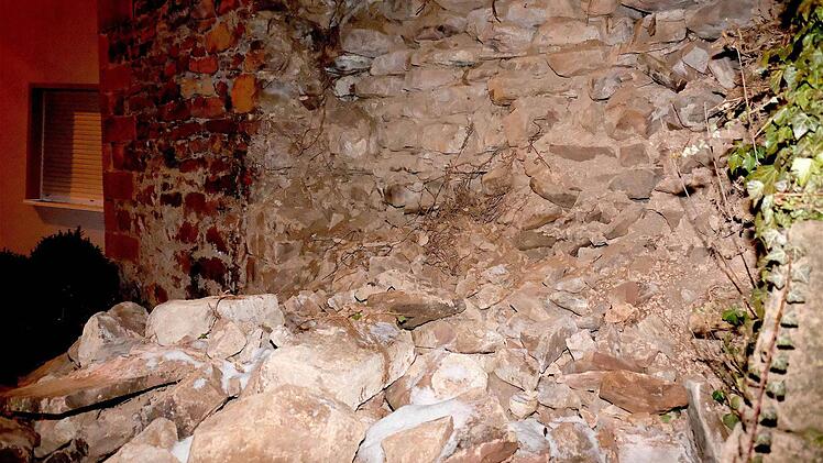 Die Thulbaer Klostermauer ist an einer Stelle eingestürzt. Foto: Gerd Schaar