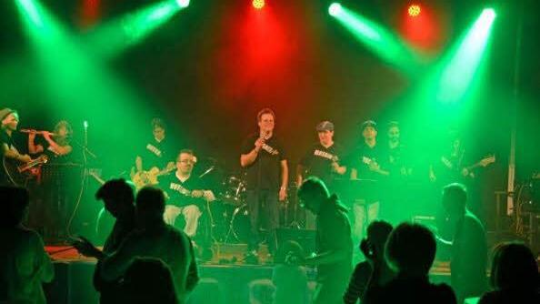 "Mosaik" rockt jede Halle.  Foto: Peter Estenfelder