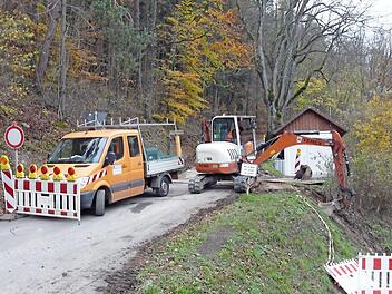 Wegen den Bauarbeiten ist die Straße zwischen Engelhardsberg und Muggendorf immer wieder gesperrt.  Foto: Paul Pöhlmann