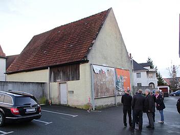 Diese Scheune in der Bamberger Straße soll für drei Wohnungen weichen.   Foto: Andreas Dorsch