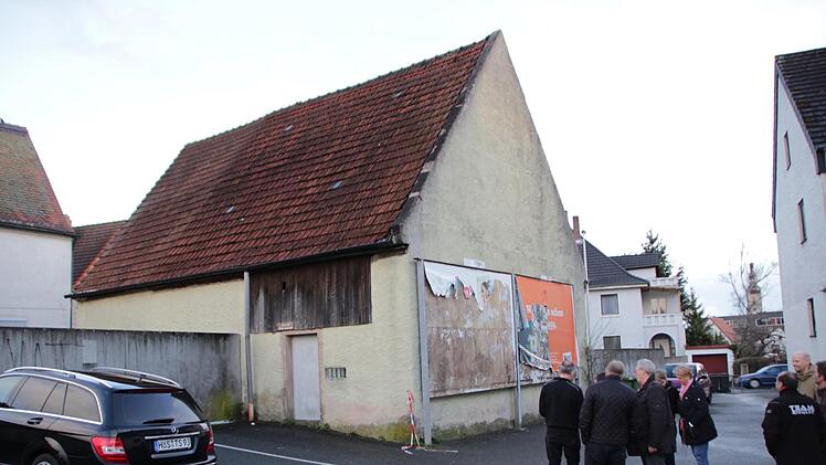 Diese Scheune in der Bamberger Straße soll für drei Wohnungen weichen.   Foto: Andreas Dorsch