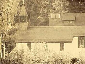 Die evangelische Kirche in Steinwiesen wurde nach dem Krieg als Notkirche erreichtet.