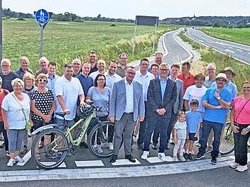 Die B&uuml;rgermeister Hirschaid und Frensdorf sowie die jeweiligen Marktgemeinder&auml;te er&ouml;ffneten den neuen Radweg.