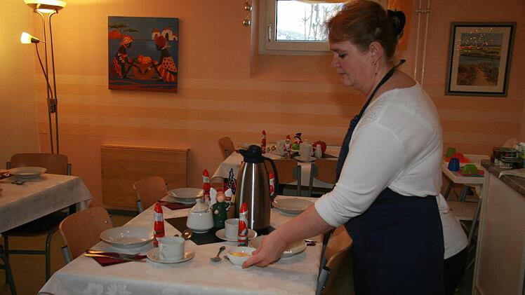 Marion Bauer kocht seit einem Jahr für die Suppenküche. Sie kocht gerne.