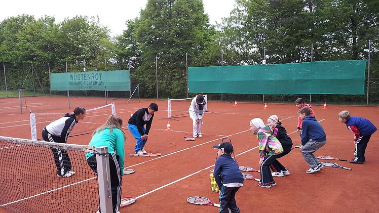 Übungsstunde auf dem Tennisplatz  Foto: Stefan Geiger