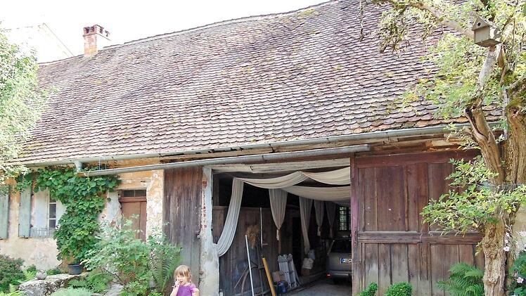 Das ist die Scheune, in der die Gräfenberger Essigfabrik war.