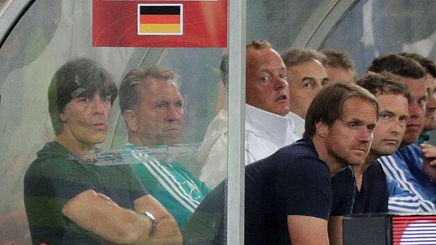 Nach Starkregen und mit gro&szlig;er Versp&auml;tung startete das vorletzte Testspiel der Deutschen Fu&szlig;ball-Nationalmannschaft gegen &Ouml;sterreich. Mit &uuml;berraschendem Ergebnis. Foto: Christian Charisius/dpa