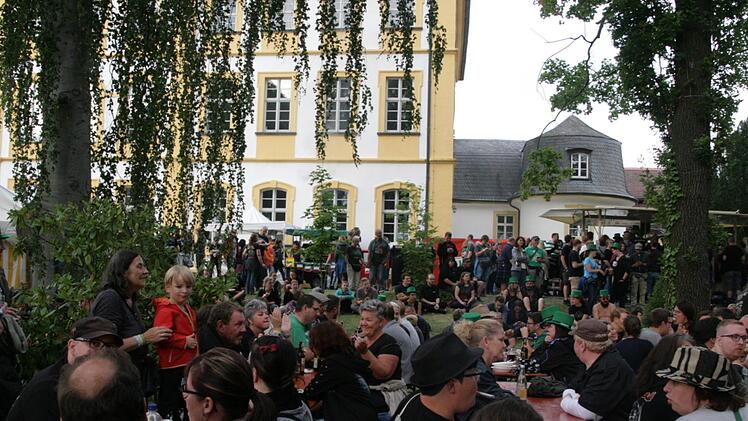 Der Schlosshof der Jägersburg war randvoll.