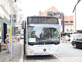 Von der Klostergasse startet der Bierfest-Shuttle alle halbe Stunde zum Stadtpark.  Foto: Andreas Schmitt