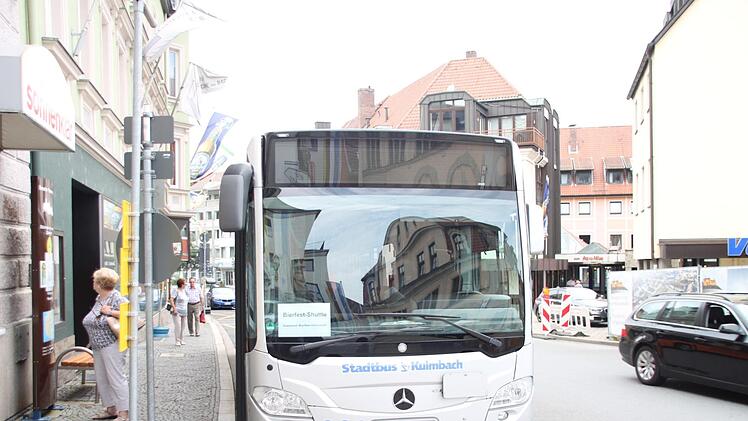 Von der Klostergasse startet der Bierfest-Shuttle alle halbe Stunde zum Stadtpark.  Foto: Andreas Schmitt
