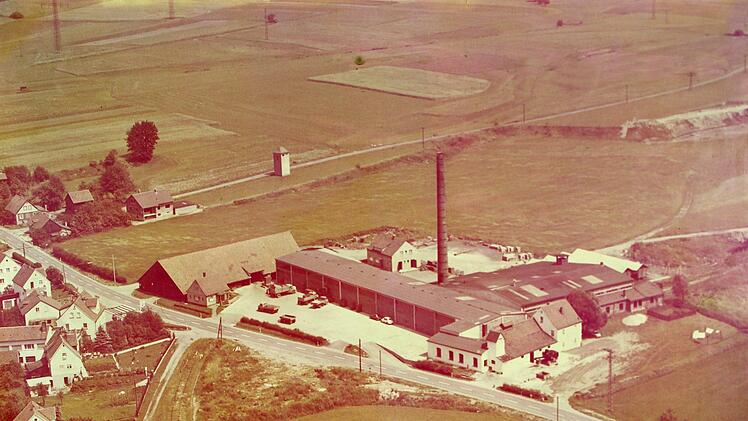 Die Dampfziegelei Marie und ihr mittlerweile abgetragenes Anschlussgleis in einer historischen Luftaufnahme. Foto: Sammlung Sven Schuster