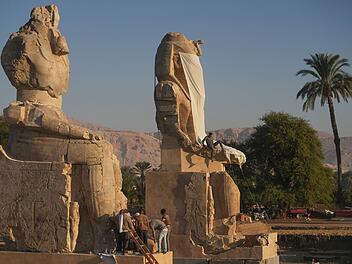 Statuen in Luxor