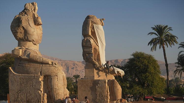 Statuen in Luxor