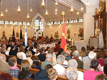 Den Festgottesdienst zelebrierte Erzbischof Ludwig Schick. Foto: Johannes Michel
