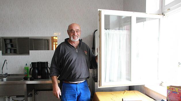 Praktisch findet der Vorsitzende der Hammelburger Tafel, Dieter Roth: Waren werden bald einfach durchs Fenster in die Küche gereicht.Carmen Schmitt