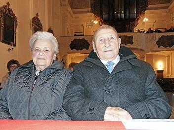Das Jubelpaar Emma und Hans Bayerlein in der Weißenoher Kirche Foto: Petra Malbrich