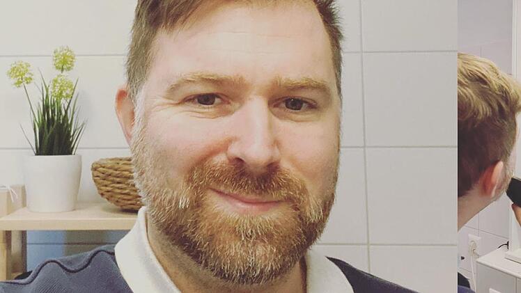 CSU-Stadtrat Christian Lehrmann stand dem OB nicht nach und griff ebenfalls zu seinem Rasierapparat.