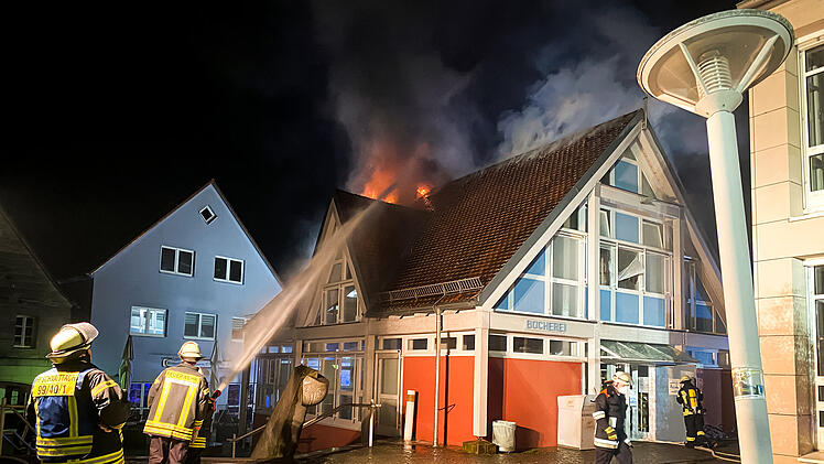 Schnaittach: Zeuge bemerkt einen Knall - dann bricht am Marktplatz pl&ouml;tzlich ein Feuer aus