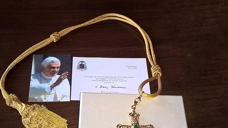 Brustkette von Papst Benedikt gestohlen