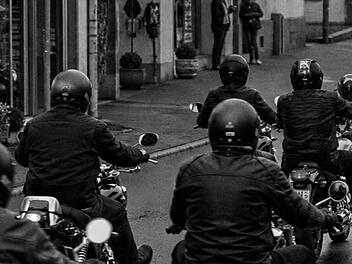 Biker, Motorradfahrer, Korso, Motorradkorso