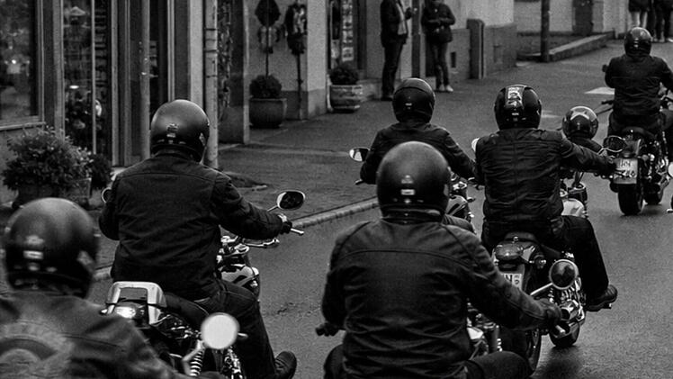 Biker, Motorradfahrer, Korso, Motorradkorso