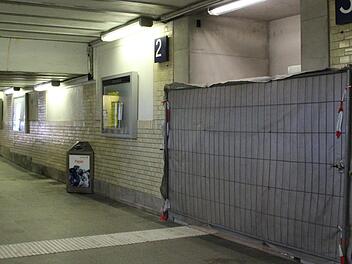 Einer der Kritikpunkte: Die Aufzüge zum ICE-Bahnsteig sind immer noch nicht freigegeben. Foto: Svenja Sollmann