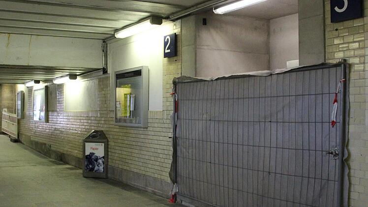 Einer der Kritikpunkte: Die Aufzüge zum ICE-Bahnsteig sind immer noch nicht freigegeben. Foto: Svenja Sollmann