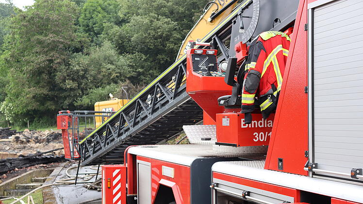 Eine Millionen Euro Schaden und 80 tote Kaninchen: Brand auf landwirtschaftlichem Anwesen ausgebrochen