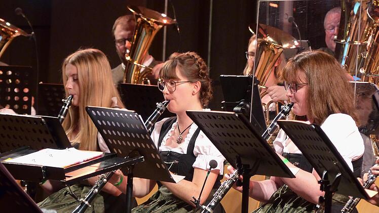 Schon im vergangenen Jahr gastierten die Poppenhäuser Musikanten  in der Wilhelm-Hegler-Halle in Oerlenbach. Nun kommen sie wieder.