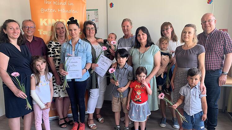 Landkreis Bad Kissingen: Qualifizierungskurs zur Kindertagespflege abgeschlossen - das war Inhalt