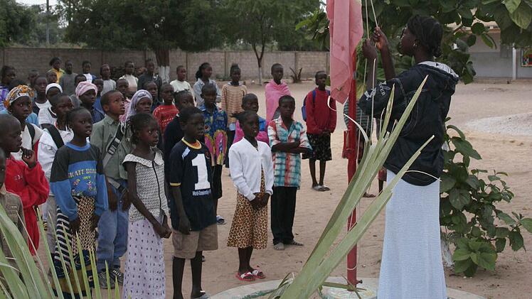 Der Morgenappell in der Schule.