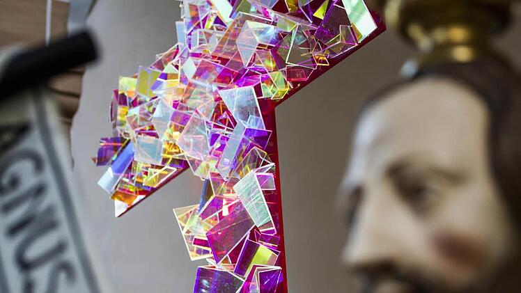 Das "Sternenkreuz" in der Marienkirche von Watzendorf.  Foto: Parsick-Mathieu