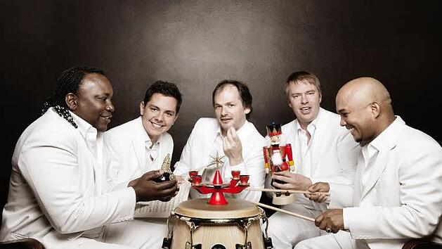 Klazz Brothers & Cuba Percussion spielen am 17. Dezember in Bad Kissingen. Foto: Mirko Joerg Kellner