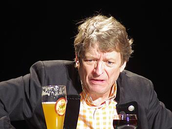 Frank-Markus Barwasser  als Erwin Pelzig, Hartmut und Dr. Göbel im Kurtheater. Foto: Klaus Werner