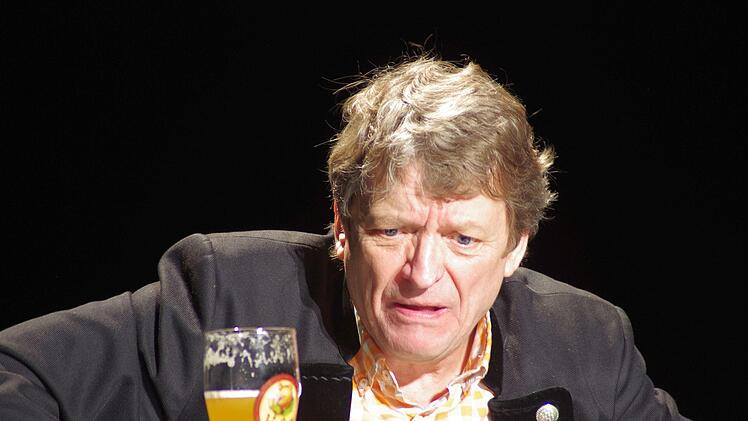 Frank-Markus Barwasser  als Erwin Pelzig, Hartmut und Dr. Göbel im Kurtheater. Foto: Klaus Werner