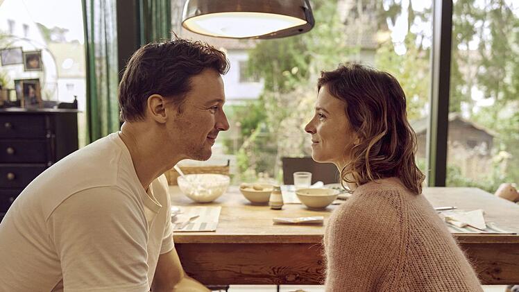 Mirco (Florian David Fitz) und Fatime (Aylin Tezel) lieben ihren Sohn &uuml;ber alles. Doch der Alltag ist alles andere als leicht.