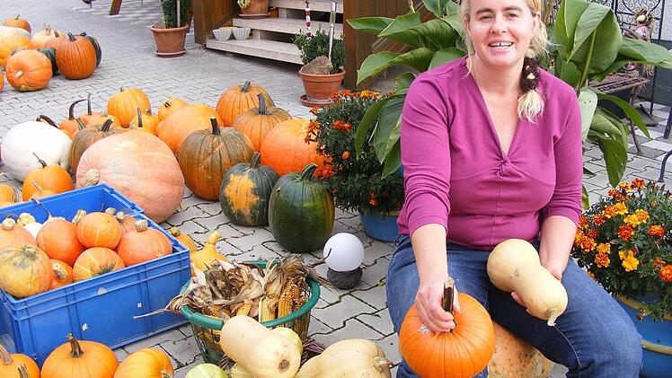Einen ganzen Hof voll mit den unterschiedlichsten Kürbissen präsentiert Andrea Geyer aus Kieferndorf jeden Herbst.  Fotos: Mona Lisa Eigenfeld