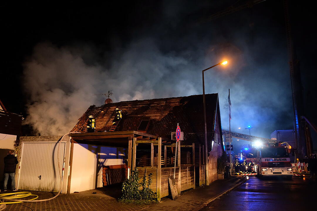 Nürnberger Gaststätte geht in Flammen auf: Anwohner evakuiert