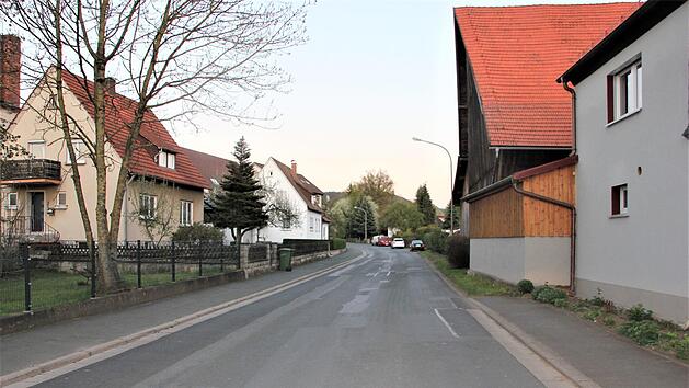 Der Landkreis plant die Sanierung der Ortsdurchfahrt von Au. Nun soll auch eine einfache Dorferneuerung eingeleitet werden. 34 B&uuml;rger m&ouml;chten nun die Ma&szlig;nahme auch mit einer Verlegung f&uuml;r ein Nahw&auml;rmenetz verbinden. Veronika Scahdeck