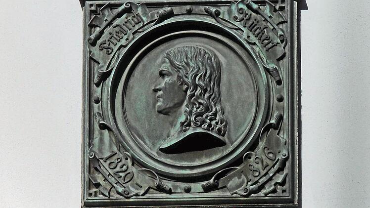 Dieses Relief in der Coburger Rückert-Straße erinnert an den Dichter Friedrich Rückert.Foto: Archiv/Jochen Berger