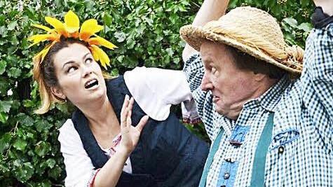 Ingrit Gabriel und Jan Burdinski im Garten Foto: privat